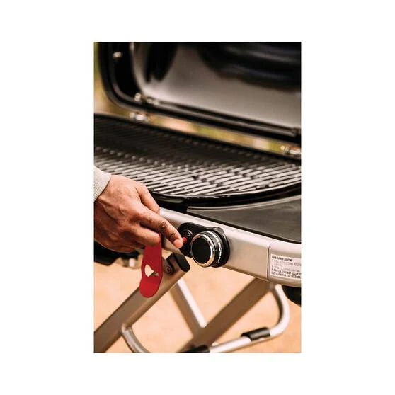 Weber Traveler Portable Gas BBQ 10 Weber Traveler Portable Gas BBQ - Image 8