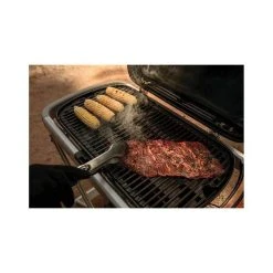 Weber Traveler Portable Gas BBQ 26 Weber Traveler Portable Gas BBQ -Weber Store BCF 618341 14 hi res